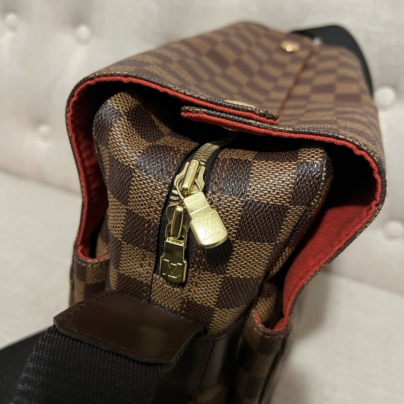 Used LV mens bag (good as new) only used twice.. - Picture 4 of 11